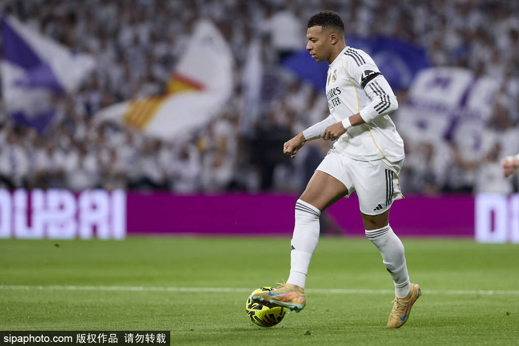 姆巴佩左腿不适缺席训练！皇马迎战曼城遭重创，阿隆索陷入用人困境